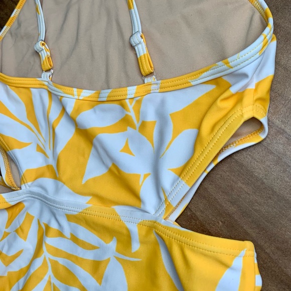 NWOT Old Navy Girls Swimsuit - Picture 4 of 6